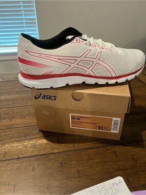 Asics White & Red GEL-ZARACA 5 B Running Shoe